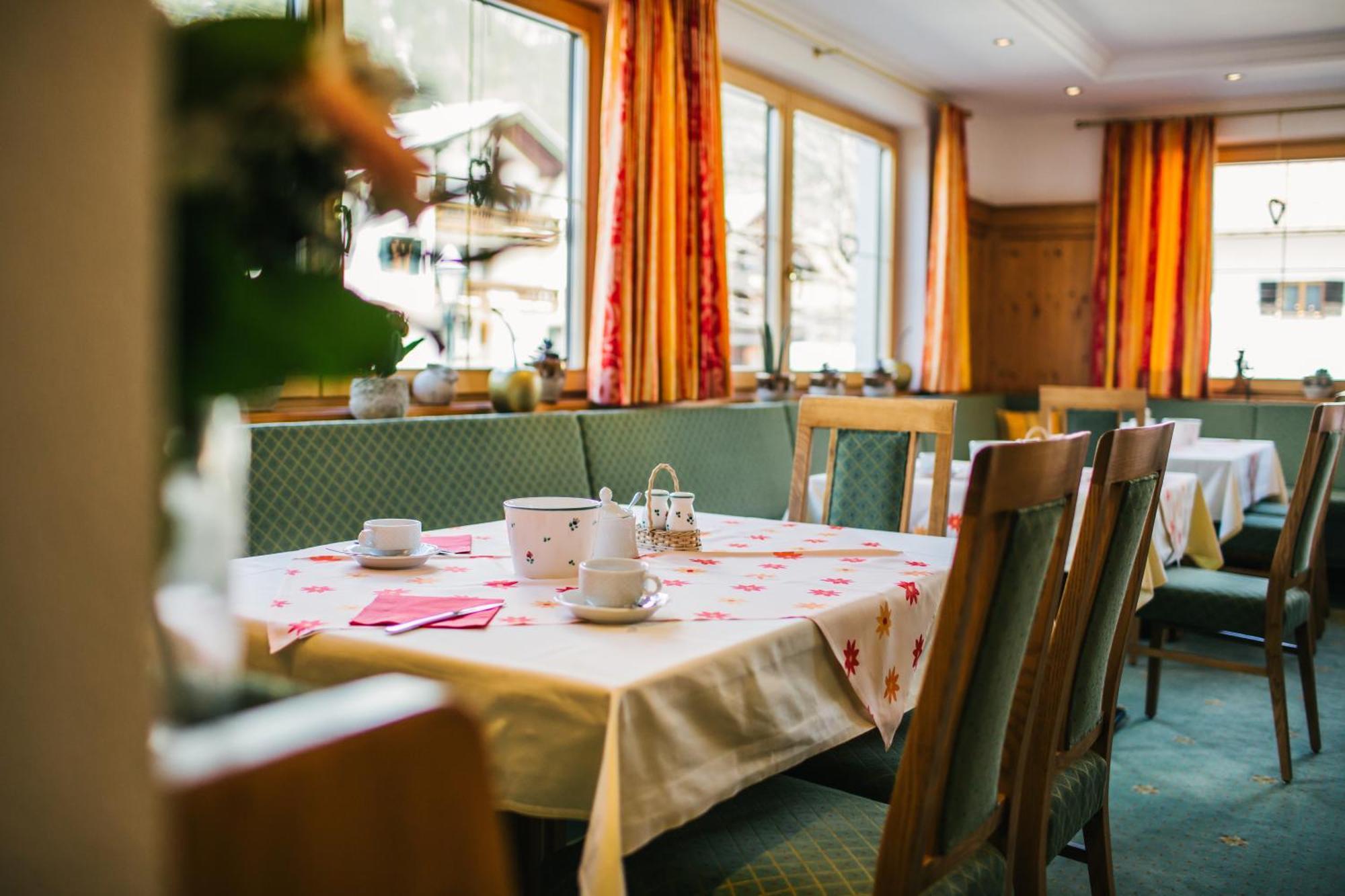 Hotel Dr Otto Murr B&B Sankt Anton am Arlberg Exteriör bild